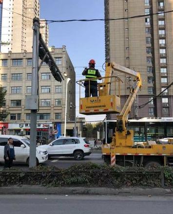 广告灯修理