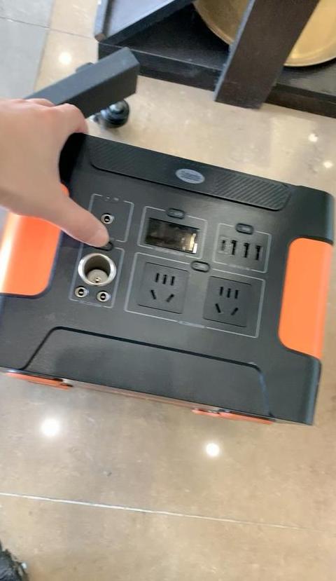 充电宝显示正常却灯不亮？一招解决故障问题