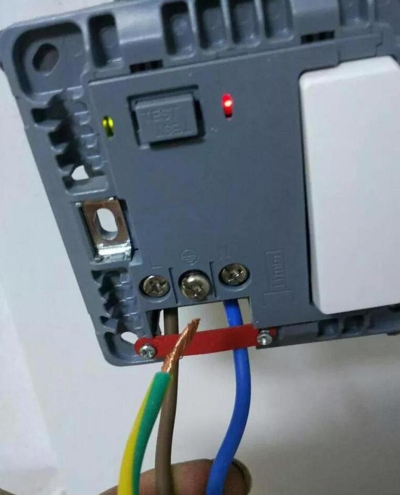 插座进水处理与恢复用电指南