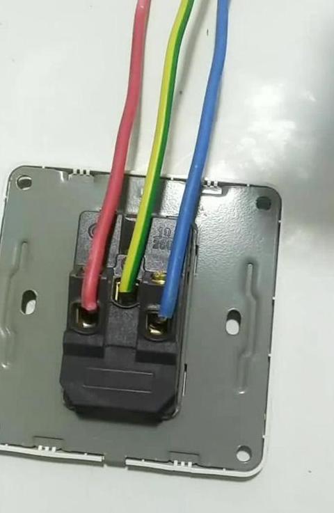 插座火线和零线接反影响大吗？