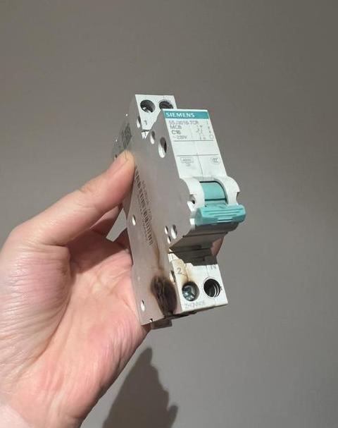 空气开关不跳闸却断电的原因及解决方法