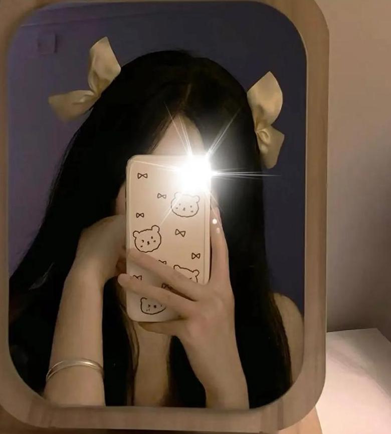 镜子里的脸与自拍照片差异揭秘
