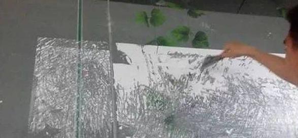 汽车广告膜粘胶清除攻略